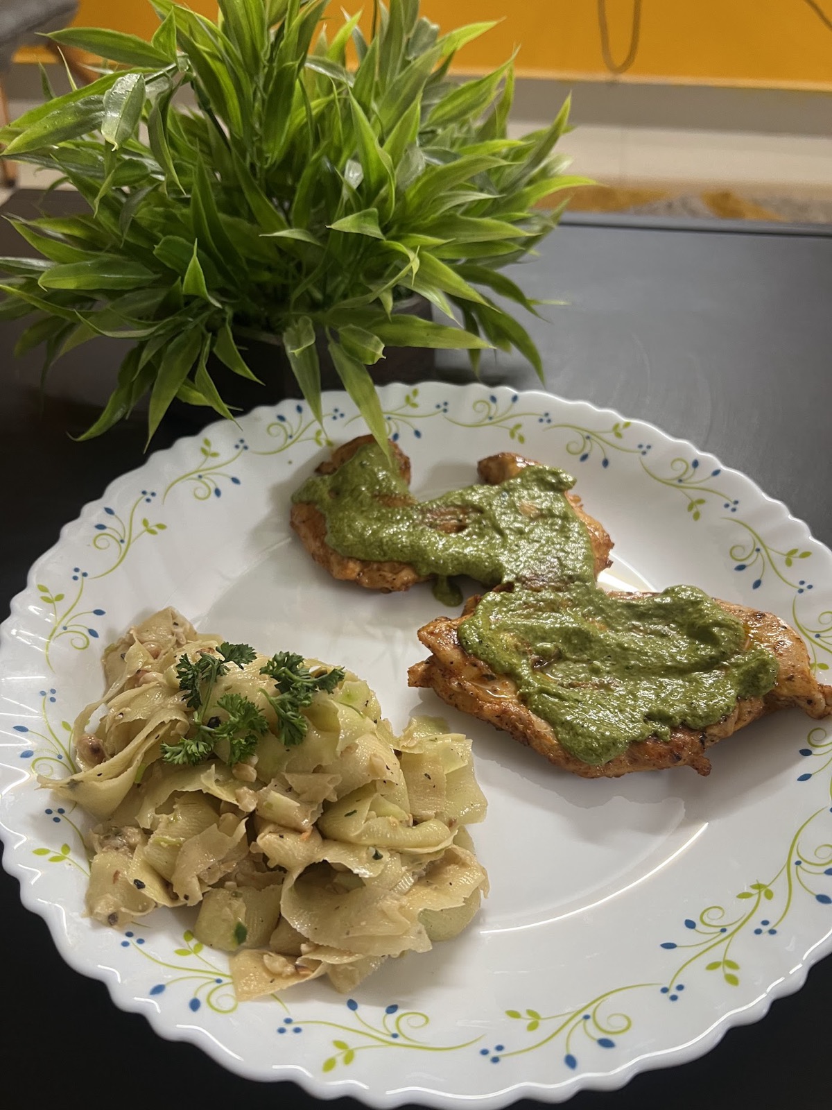 Pasta with grilled chicken and green sauce